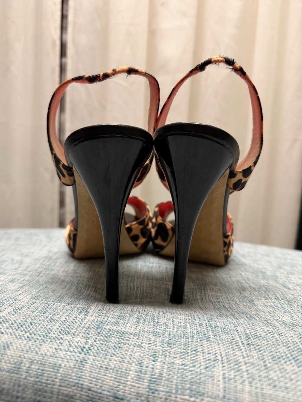 Betsey Johnson Leopard Print Slingback Heels with Hot Pink Insole - Picture 3 of 4